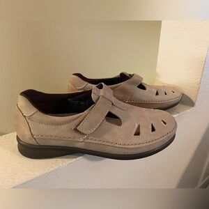 SAS Women’s Tan Casual Shoes. Comfort. NWOT. 6.5. W.